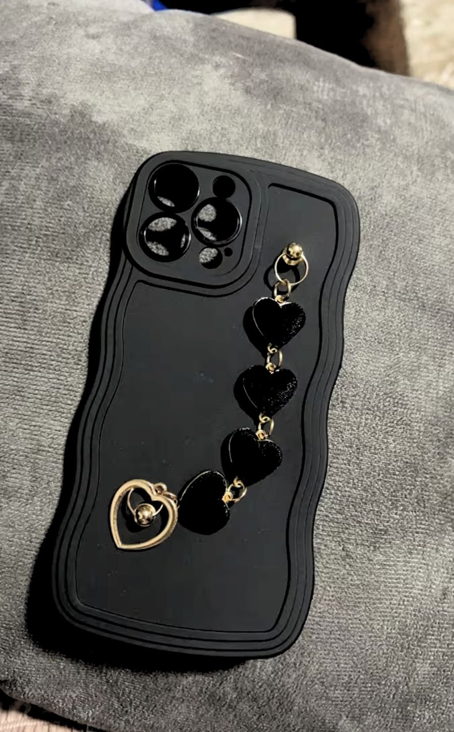 Wavy Silhouette Case with Velvet Heart Bracelet Detail photo review