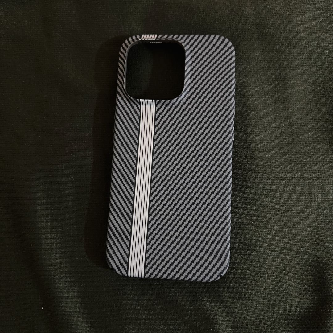 Signature Limited Edition Carbon Fiber Finish Case (Titanium Grey) photo review