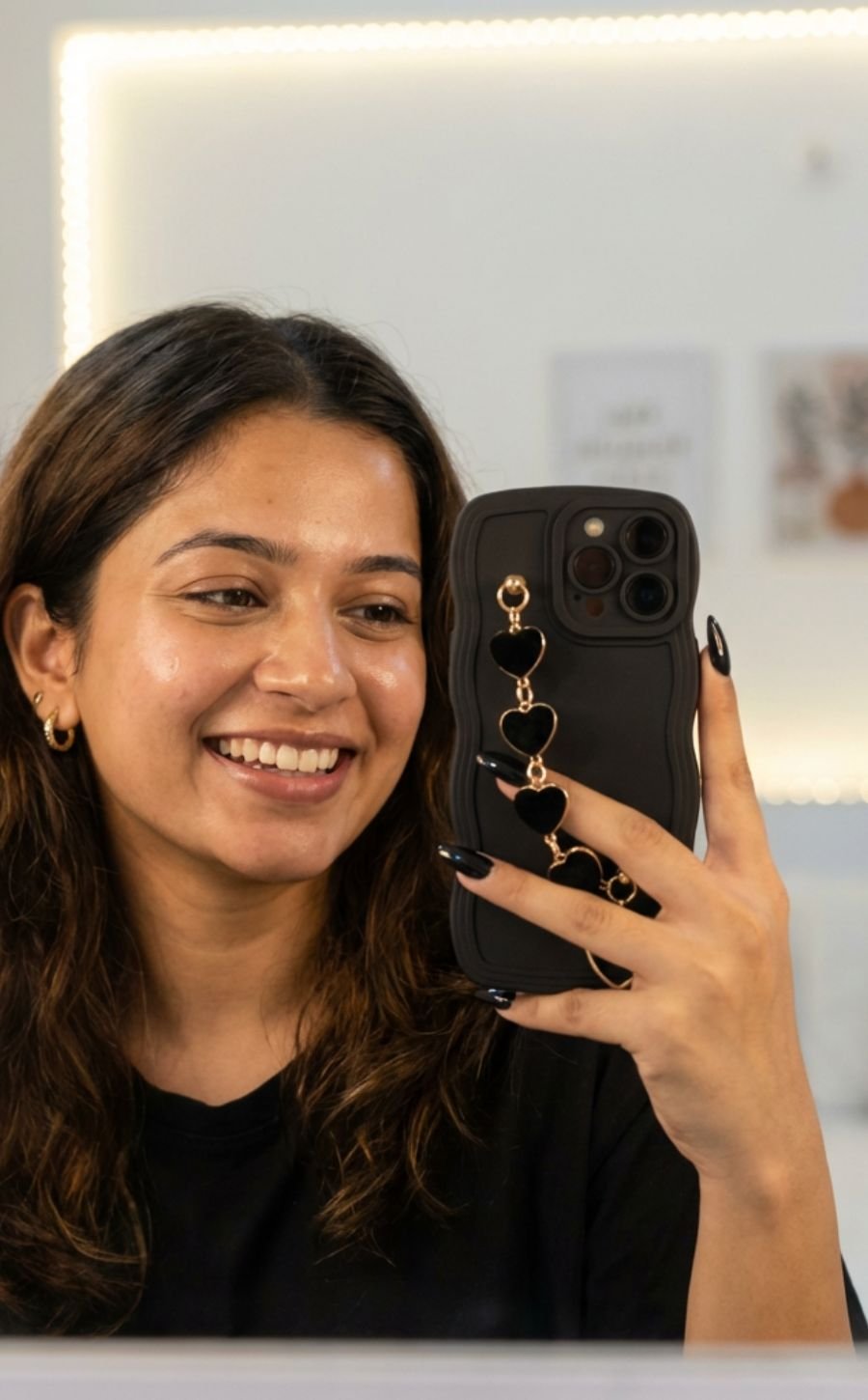 Wavy Silhouette Case with Velvet Heart Bracelet Detail photo review
