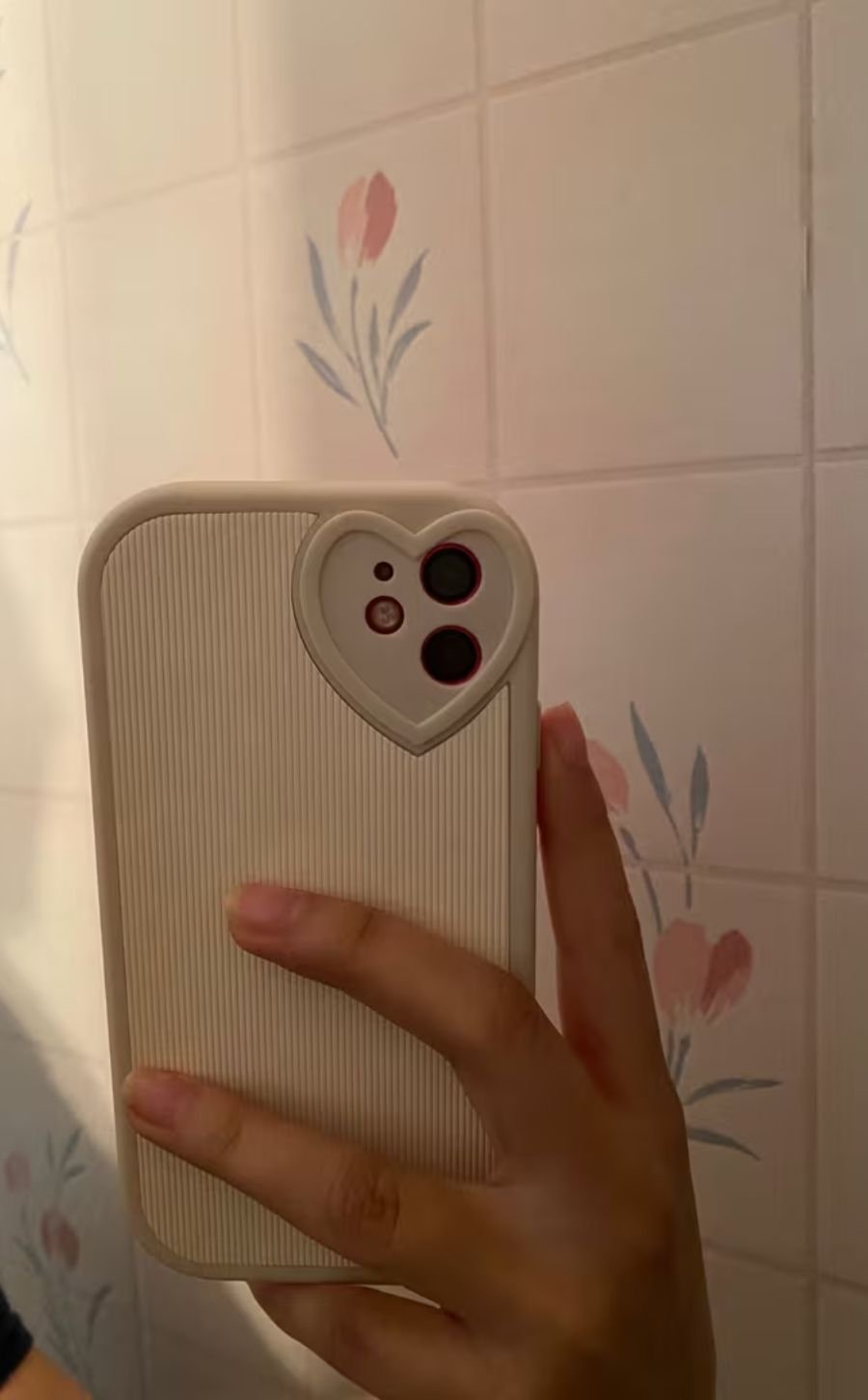 Signature Ribbed Case with Sculpted Heart Frame photo review