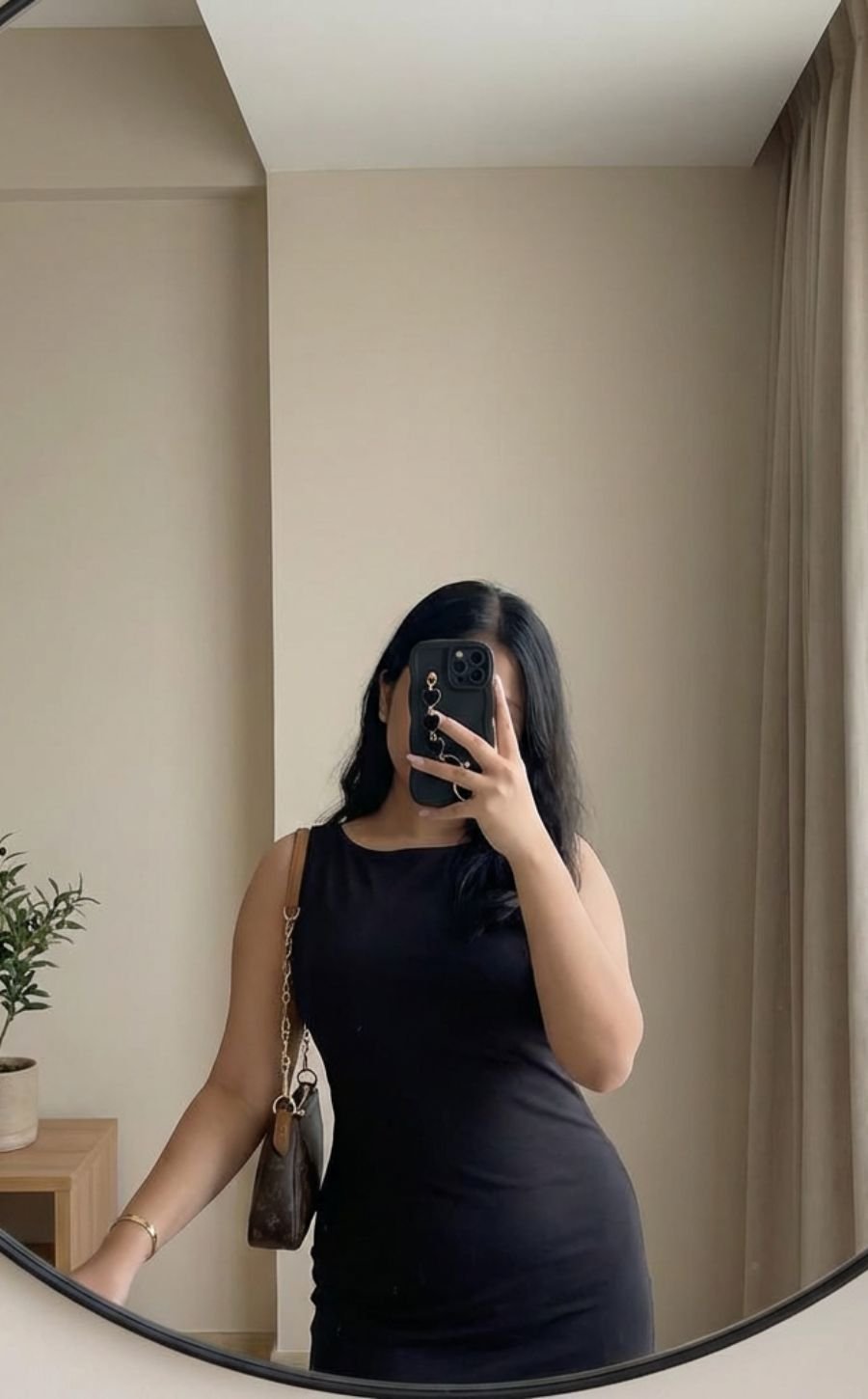 Wavy Silhouette Case with Velvet Heart Bracelet Detail photo review