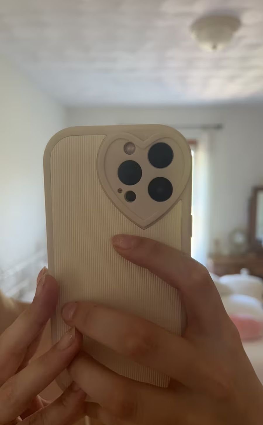 Signature Ribbed Case with Sculpted Heart Frame photo review