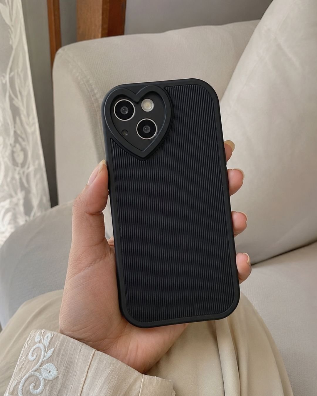 Signature Ribbed Case with Sculpted Heart Frame photo review