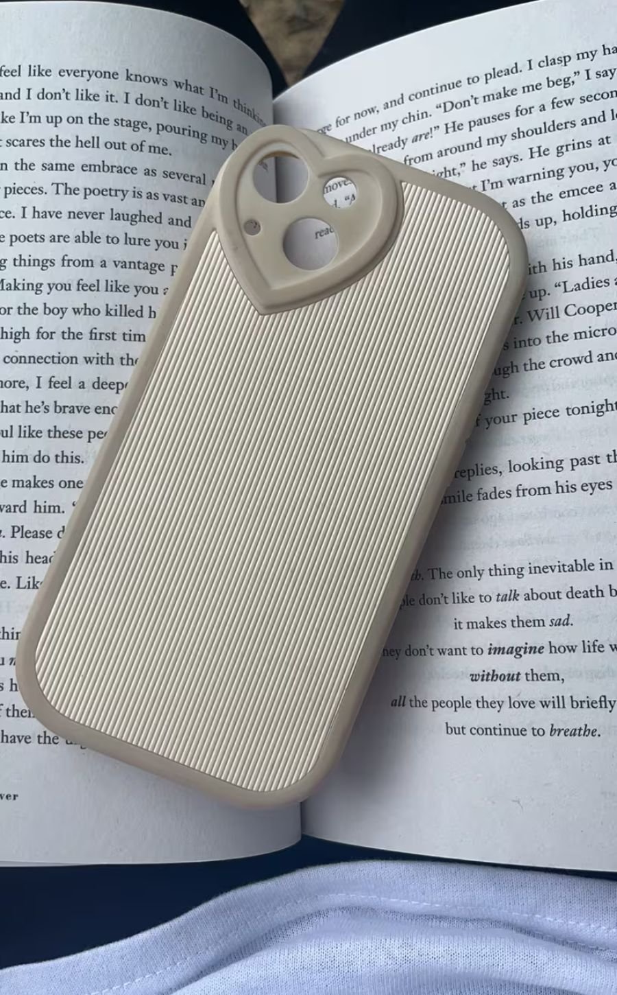 Signature Ribbed Case with Sculpted Heart Frame photo review