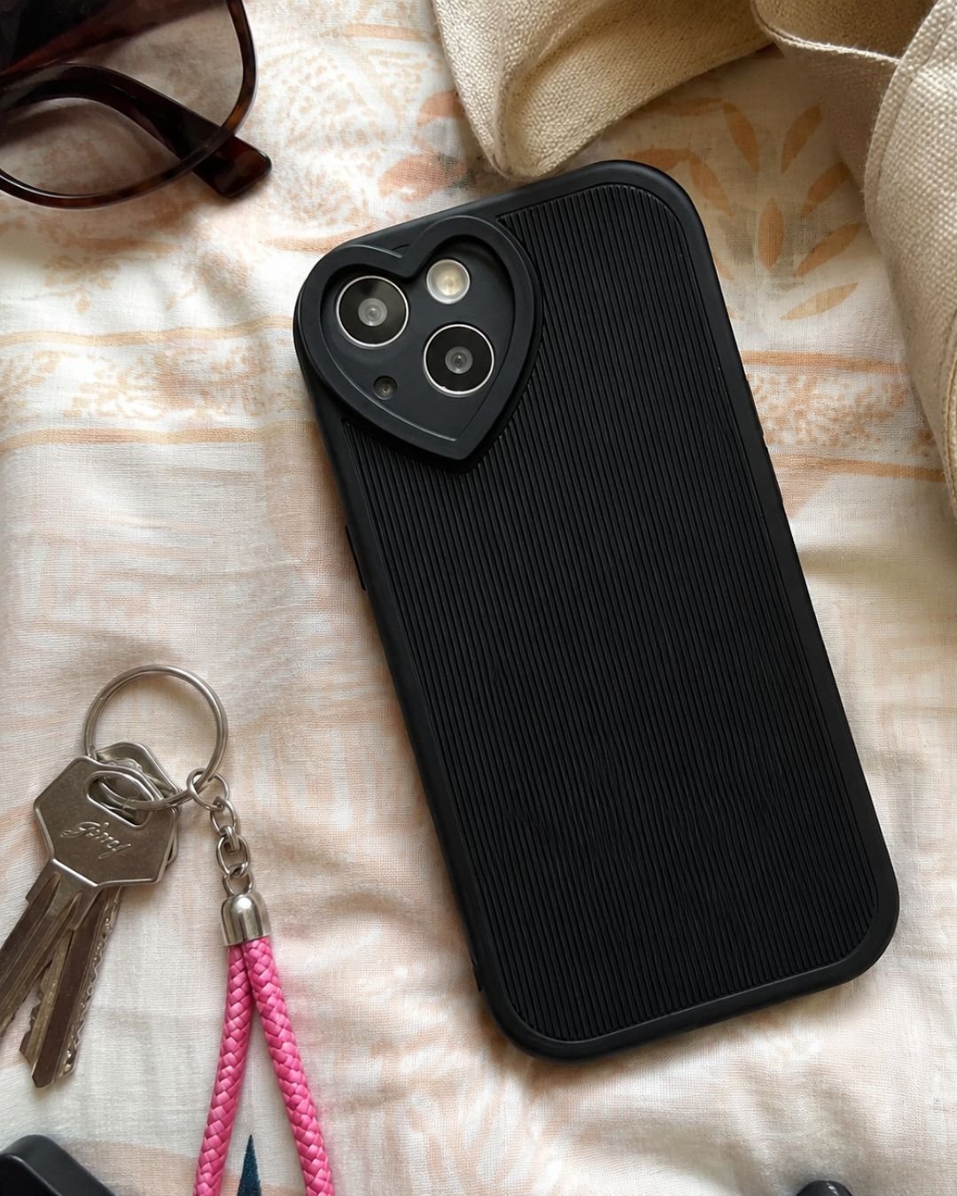 Signature Ribbed Case with Sculpted Heart Frame photo review