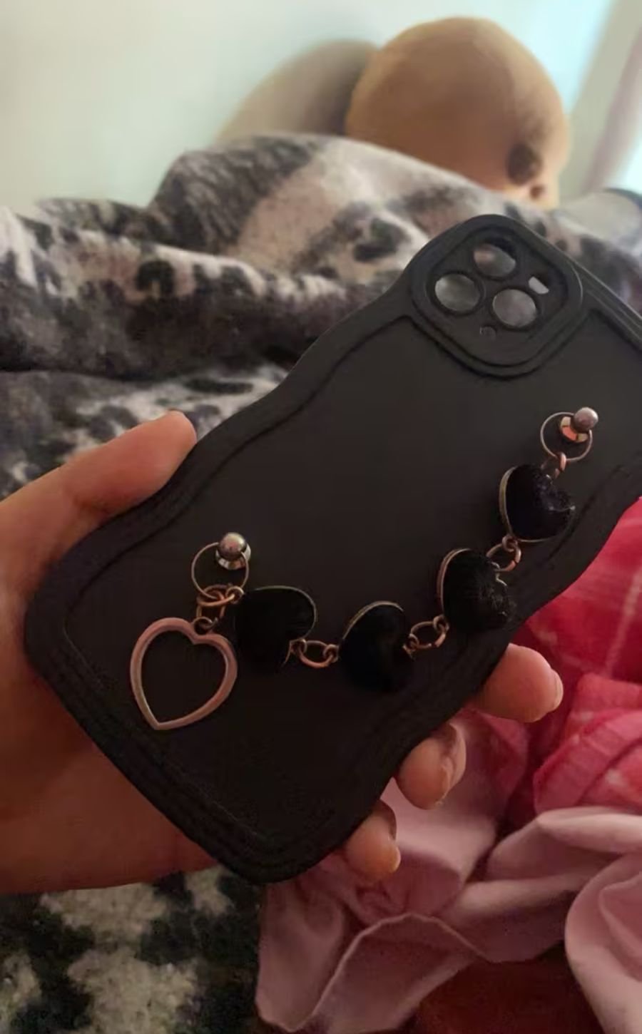 Wavy Silhouette Case with Velvet Heart Bracelet Detail photo review