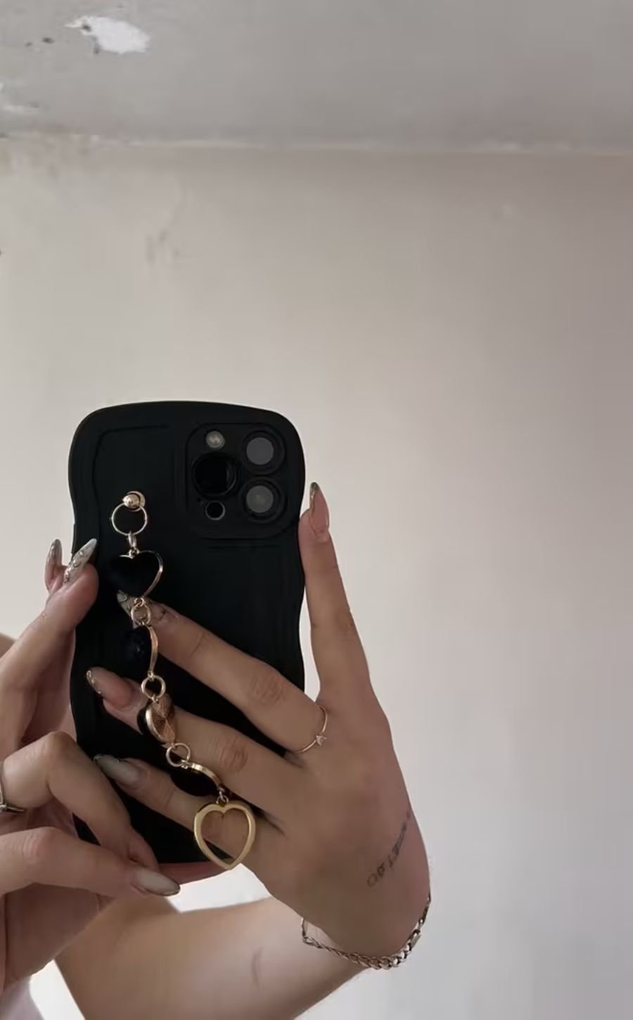 Wavy Silhouette Case with Velvet Heart Bracelet Detail photo review